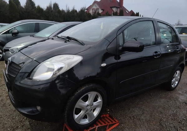 Toyota Yaris cena 17200 przebieg: 157877, rok produkcji 2006 z Kazimierz Dolny małe 631